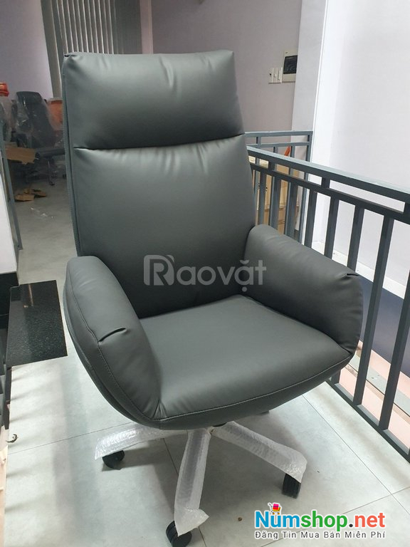 Ghế xoay giám đốc bọc da PU màu xám CM4487-P nội thất Furni tại HCM